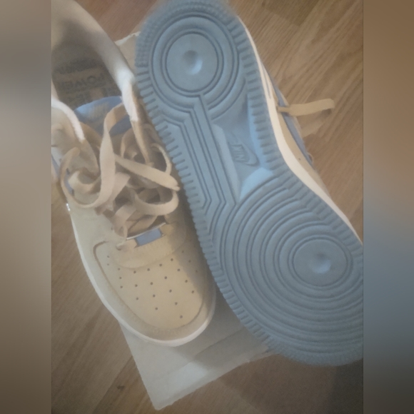 Nike air size 7y suede baby blue and beige women's - Picture 4 of 6